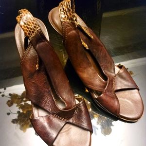 Ladies leather sandals